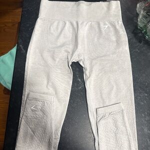 Light gray gymshark women’s workout leggings
